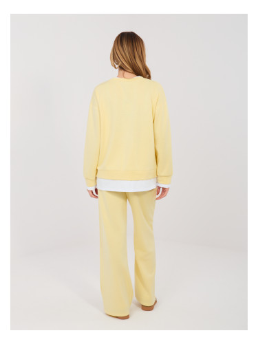 Светложълт дамски тоалет