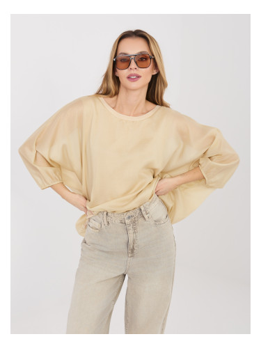 Бежова блуза с ръкави тип „прилеп“