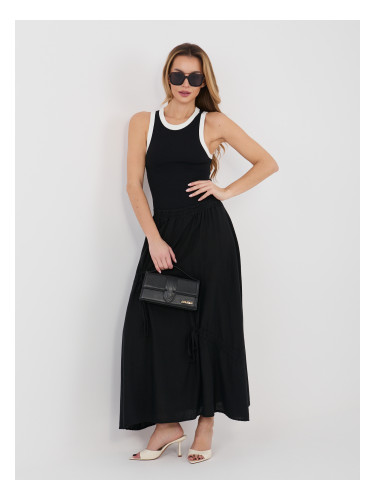 Черна разкроена пола с връзки