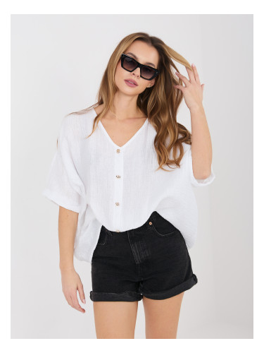Бяла лятна блуза с копчета