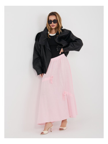 Дълга светло розова пола