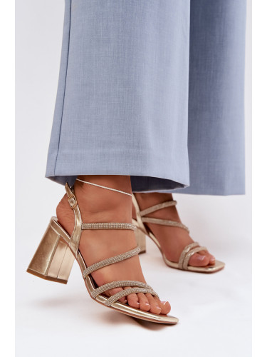 Дамски сандали с каишки и кристали