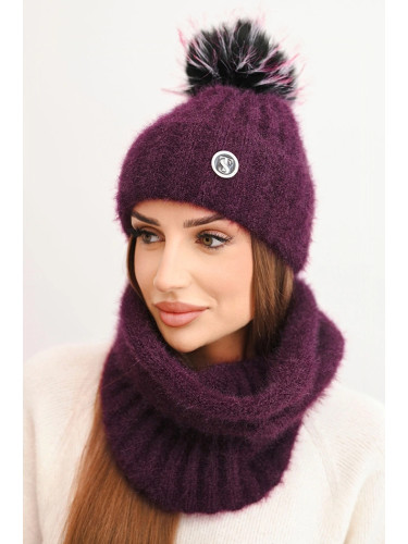 Дамска шапка с помпон и плетен модел