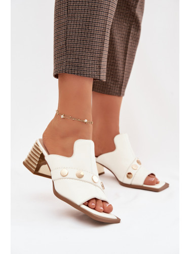 Кожени сандали с декоративна каишка за петата