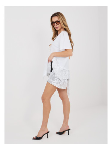 Бяла асиметрична овърсайз блуза с волани