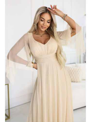 Дълга рокля с деколте и прозрачни ръкави