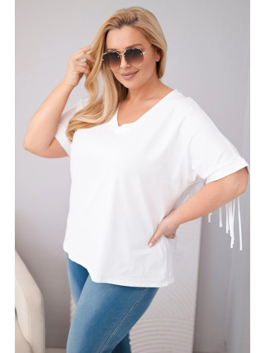 Дамска памучна блуза с V-образно деколте и пискюли, бяла