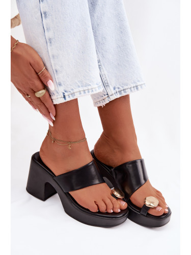 Дамски декорирани чехли на блоков ток