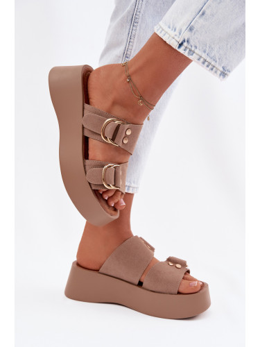 Дамски сандали на платформа с декоративни катарами