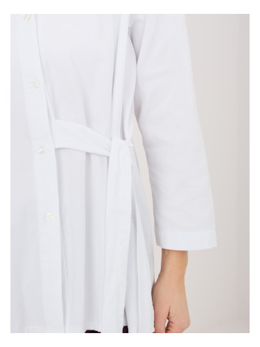 Бяла кадифена риза с копчета