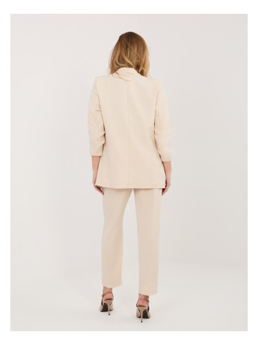 Бежов дамски комплект с яке без закопчаване