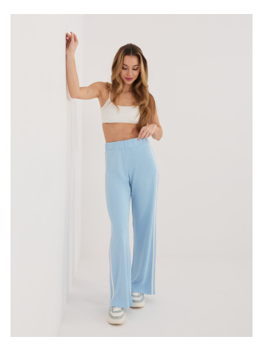 Светлосини дамски спортни панталони