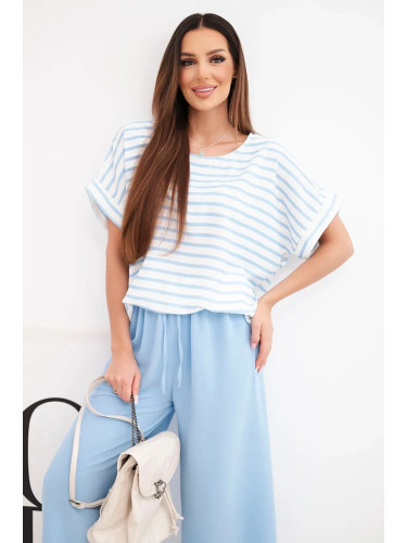 Дамски комплект от вискоза с раирана блуза и широк панталон