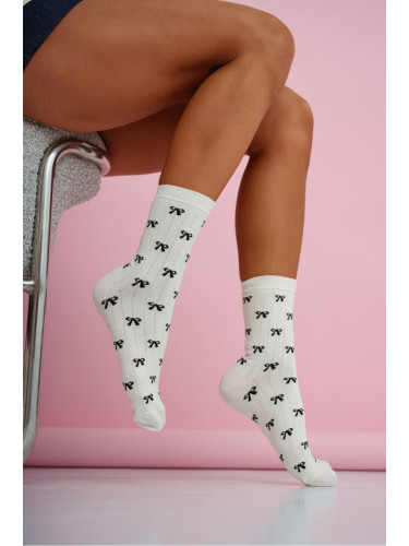 Дамски екрю чорапи с панделка