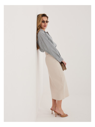 Светлобежова елегантна пола с колан