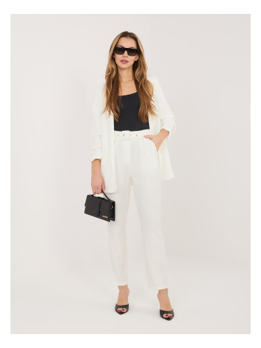 Елегантен комплект в екрю с плисирани ръкави