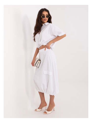 Бяла пола с връзки