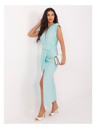 Рокля в цвят мента с подплънки на раменете