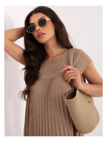 Коктейлна рокля без ръкави в бежово