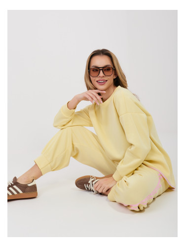 Асиметричен суитшърт в светло жълто