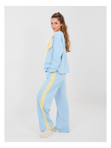 Светлосини спортни панталони без закопчаване