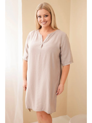 Рокля с големи размери с къси ръкави и V-образно деколте