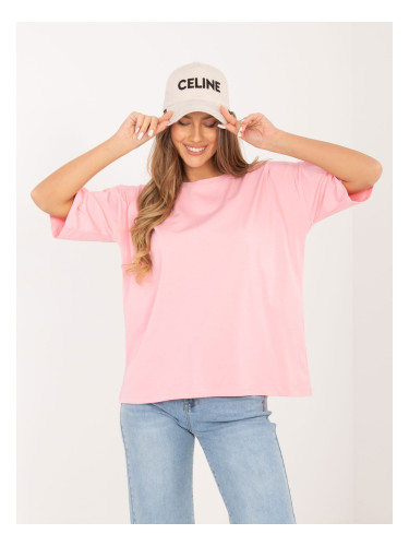 Светлорозова тениска с кръгло деколте