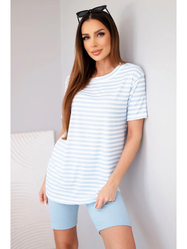 Комплект от раиран топ и шорти в син цвят