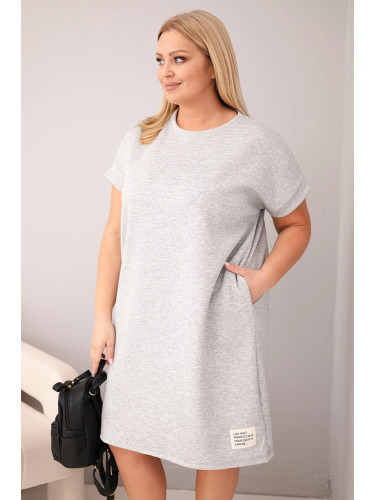 Рокля с големи размери с къси ръкави и джобове, сив меланж