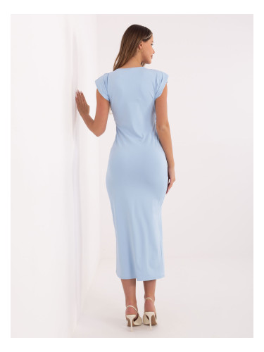 Светлосиня рокля с подплънки на раменете