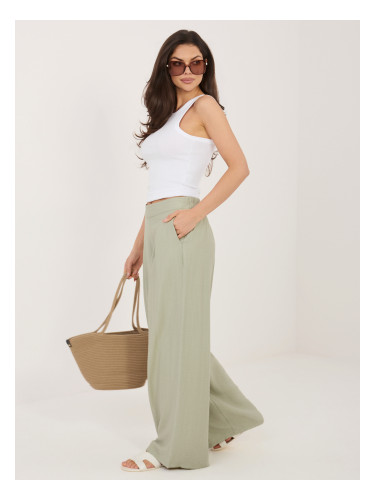 Широки панталони с джобове и цвят шамфъстък