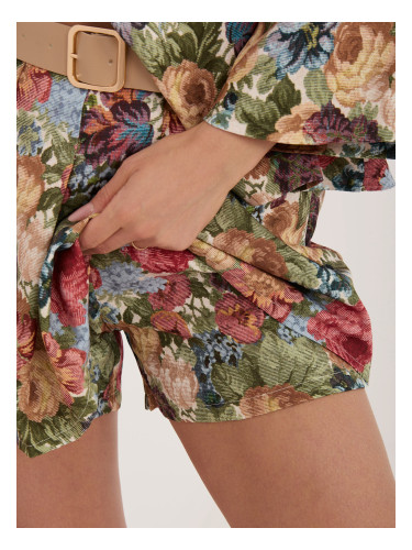 Зелени шорти с колан