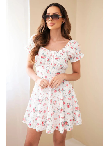 Дамска рокля с флорален десен и волани