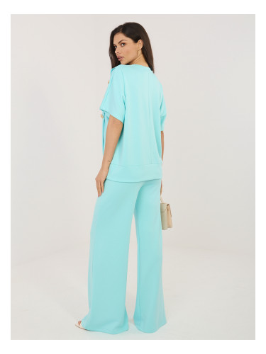 Дамски комплект в ментово синьо с декоративни копчета