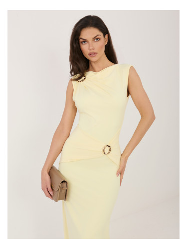 Светложълта рокля с декоративни детайли