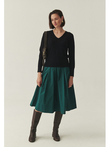 Дамски вискозен пуловер с V-образно деколте