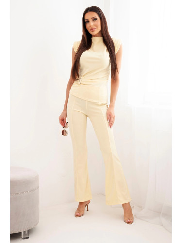 Жълт дамски комплект Kesi Włoski с плисирана блуза