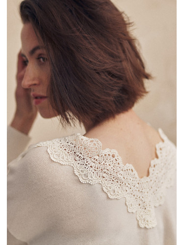 Екрю вълнен пуловер с дантела Елвира Татуум