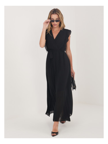 Черна разкроена рокля без ръкави