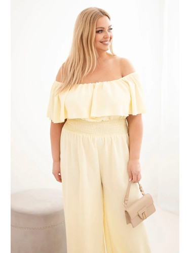 Жълт гащеризон с големи размери и открити рамене
