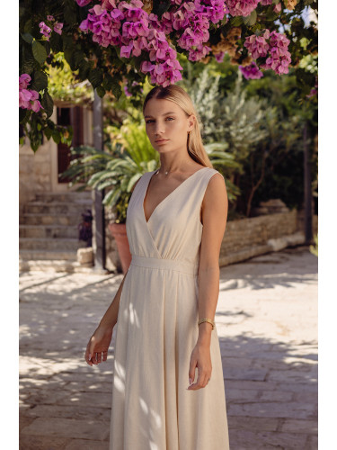 Дълга ленена рокля с плисирано деколте