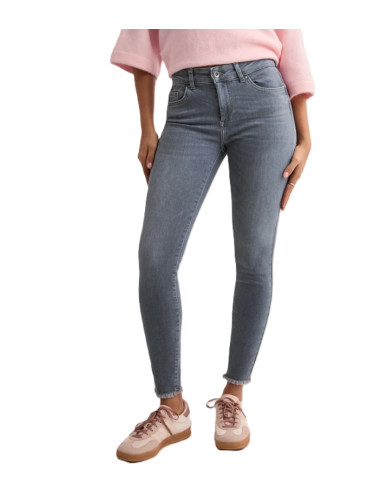 Само дамски тесни дънки