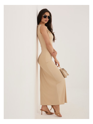 Бежова рокля без ръкави