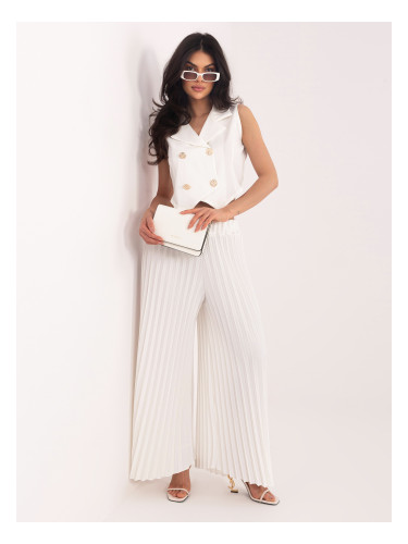 Елегантен комплект в екрю