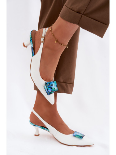 Дамски кожени сандали с токчета и украшения