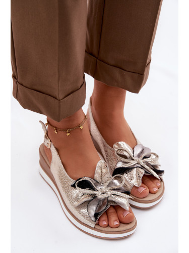 Кожени сандали на платформа с декорация