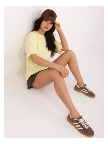 Светложълта тениска с овърсайз дизайн