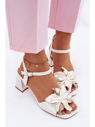 Дамски сандали с флорална декорация Vinceza