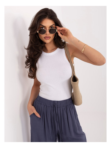 Бял топ без ръкави