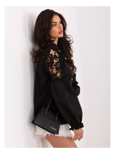Черна елегантна риза с декоративни копчета